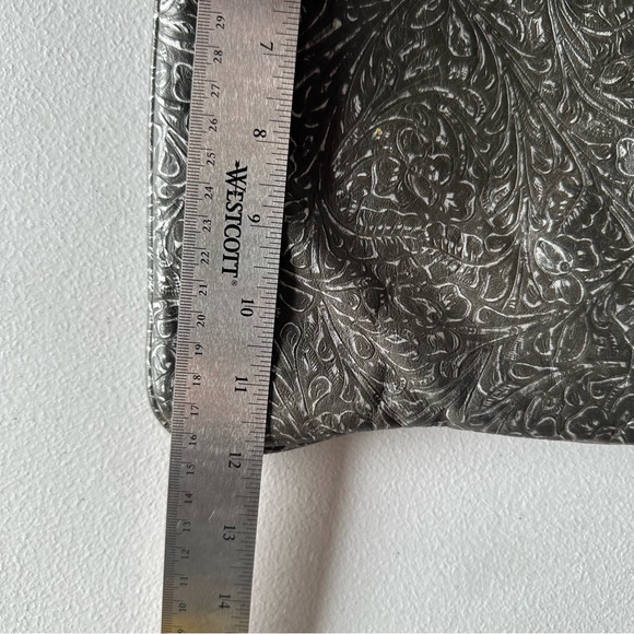 VTG Park Avenue Int Black Embossed Leather Floral Women's Envelope Crossbody Bag - Picture 6 of 9